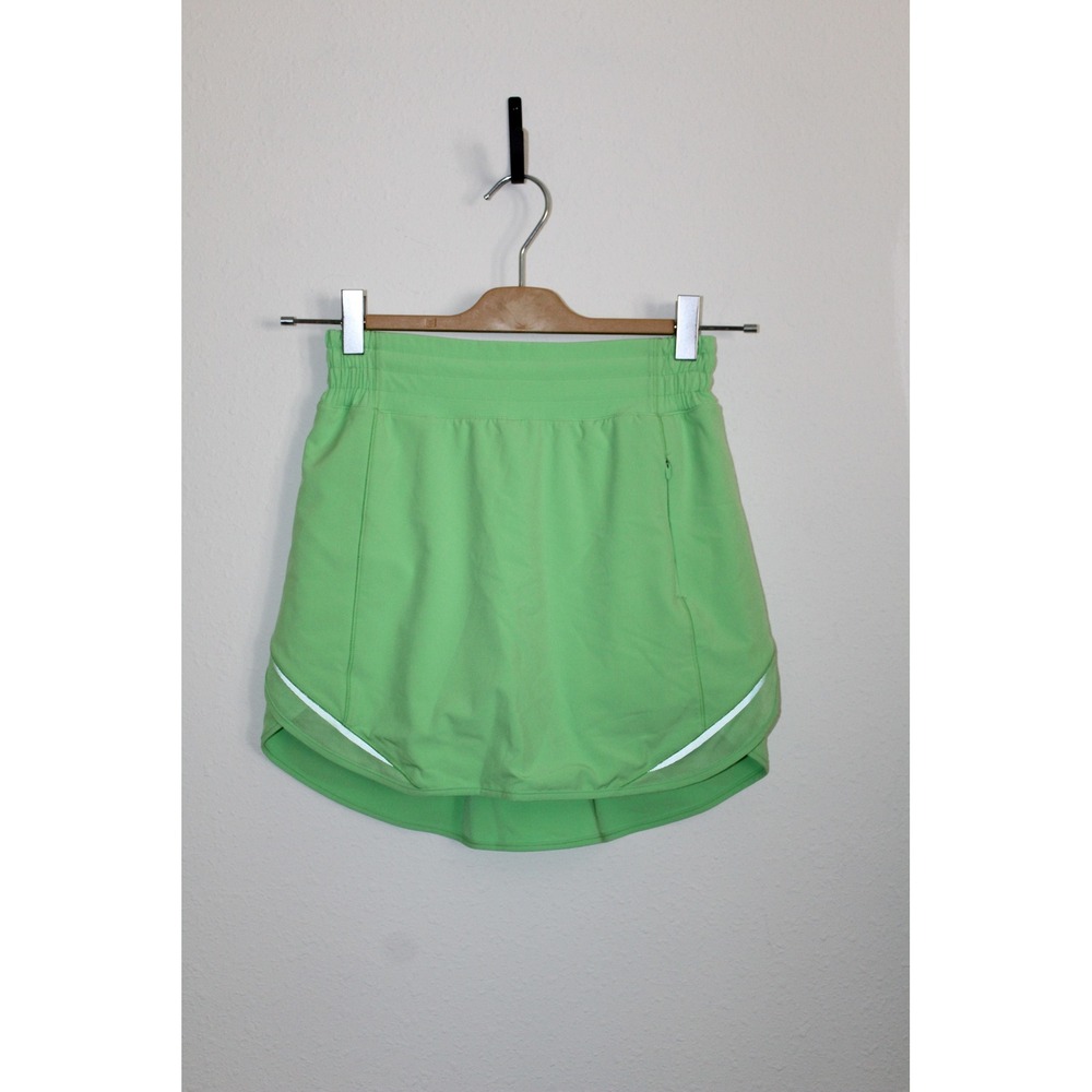 Lululemon Hotty Hot Run Skirt Shorts Pistachio Lime Green Size 2 LW8AEOR
